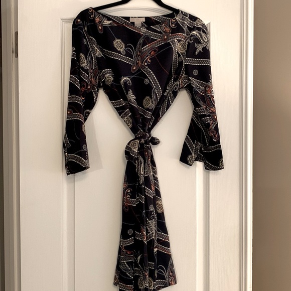 H&M navy dress with print; women’s size 10. - Picture 3 of 9